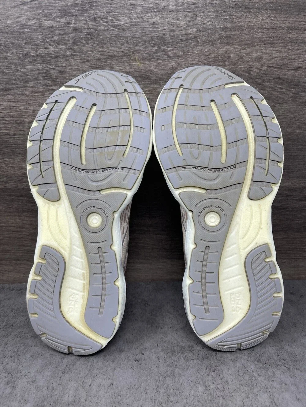Brooks Glycerin 20 Beige Purple Womens Size 9 Running Walking Shoes 1203691B512